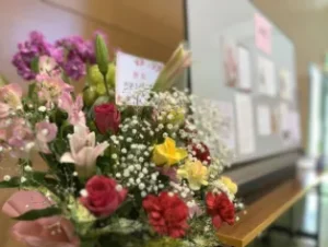 お祝いのお花と電報